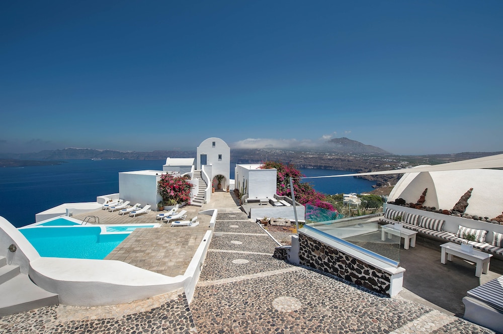Apanemo Hotel — Swimming pool in Akrotiri, South Aegean