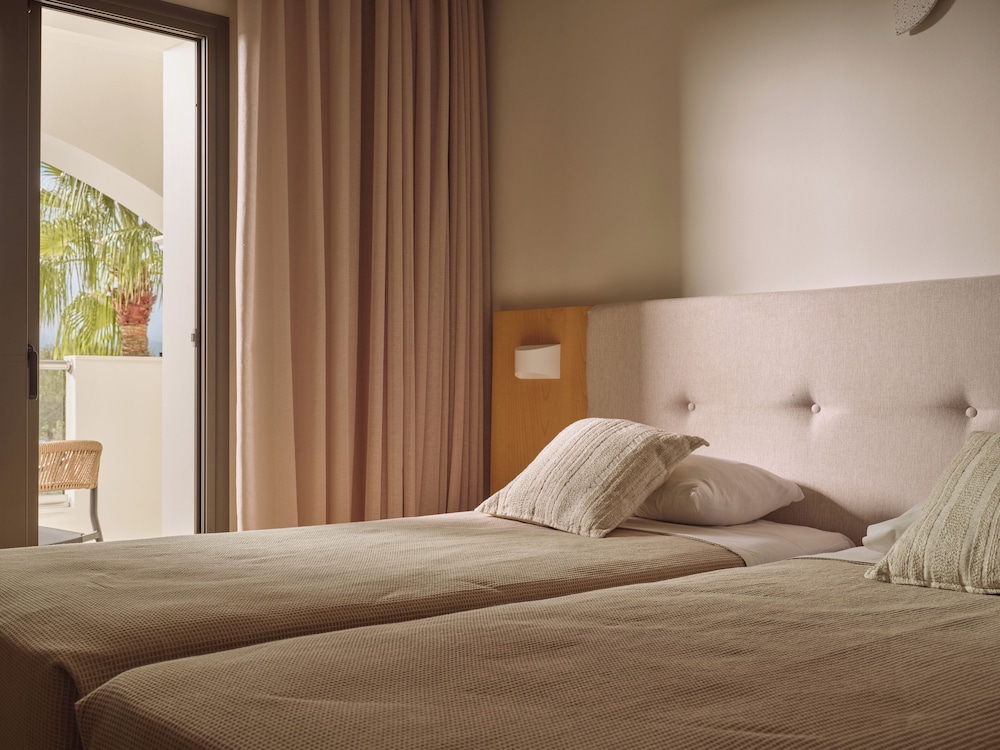 Atlantis Hotel — Hotel rooms in Laganas, Ionian Islands