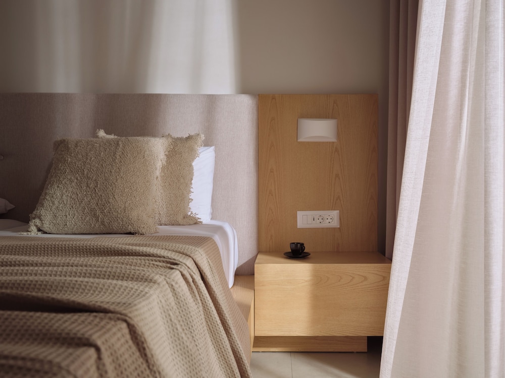 Atlantis Hotel — Hotel rooms in Laganas, Ionian Islands