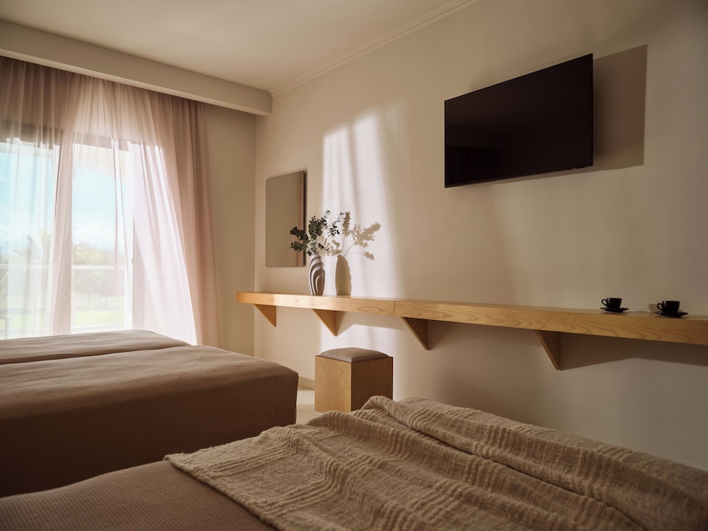 Atlantis Hotel — Hotel rooms in Laganas, Ionian Islands