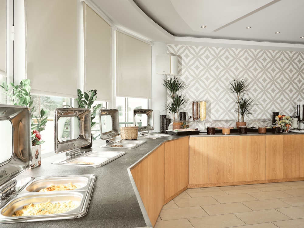 Atlantis Hotel — Restaurant & bars in Laganas, Ionian Islands