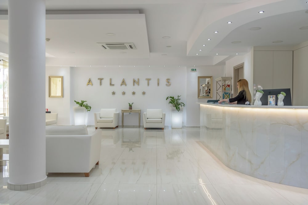 Atlantis Hotel — Hotel building in Laganas, Ionian Islands