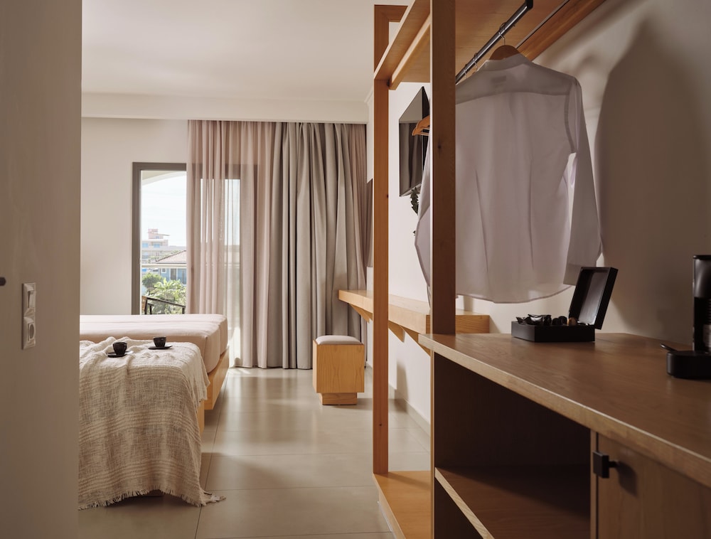 Atlantis Hotel — Hotel rooms in Laganas, Ionian Islands
