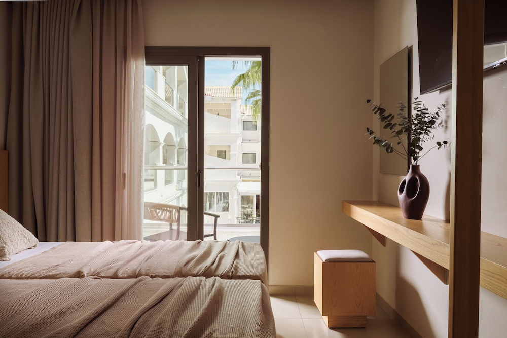 Atlantis Hotel — Hotel rooms in Laganas, Ionian Islands