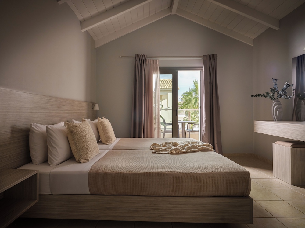 Atlantis Hotel — Hotel rooms in Laganas, Ionian Islands