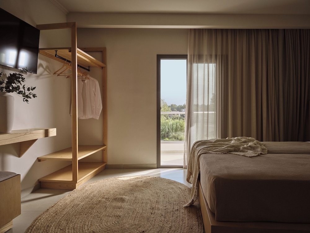 Atlantis Hotel — Hotel rooms in Laganas, Ionian Islands