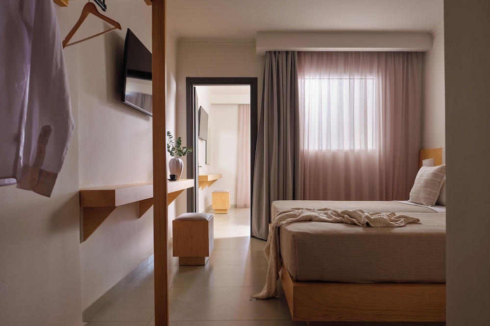 Atlantis Hotel — Hotel rooms in Laganas, Ionian Islands
