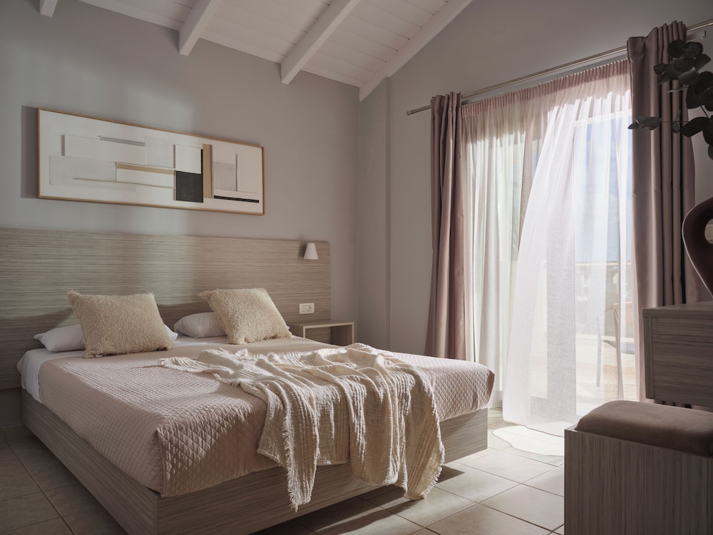 Atlantis Hotel — Hotel rooms in Laganas, Ionian Islands