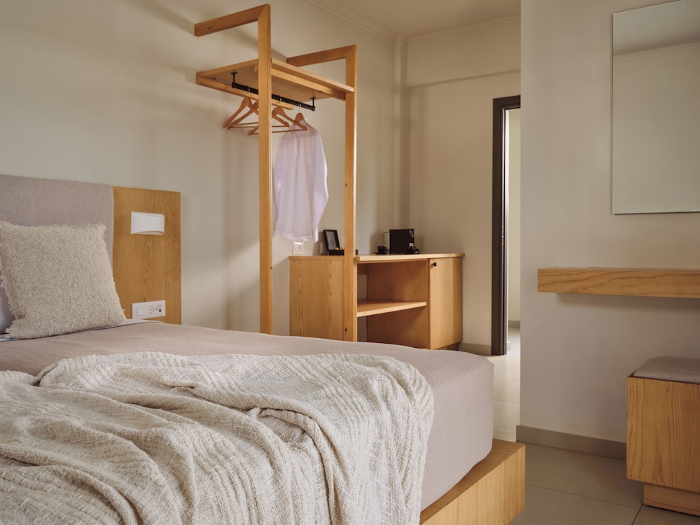 Atlantis Hotel — Hotel rooms in Laganas, Ionian Islands