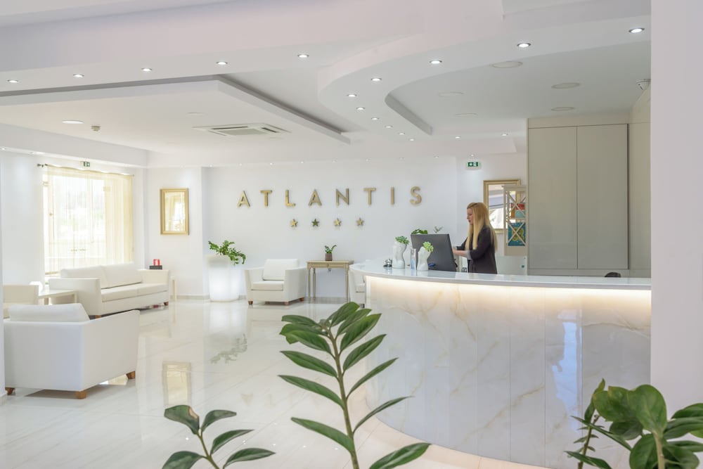 Atlantis Hotel — Hotel building in Laganas, Ionian Islands