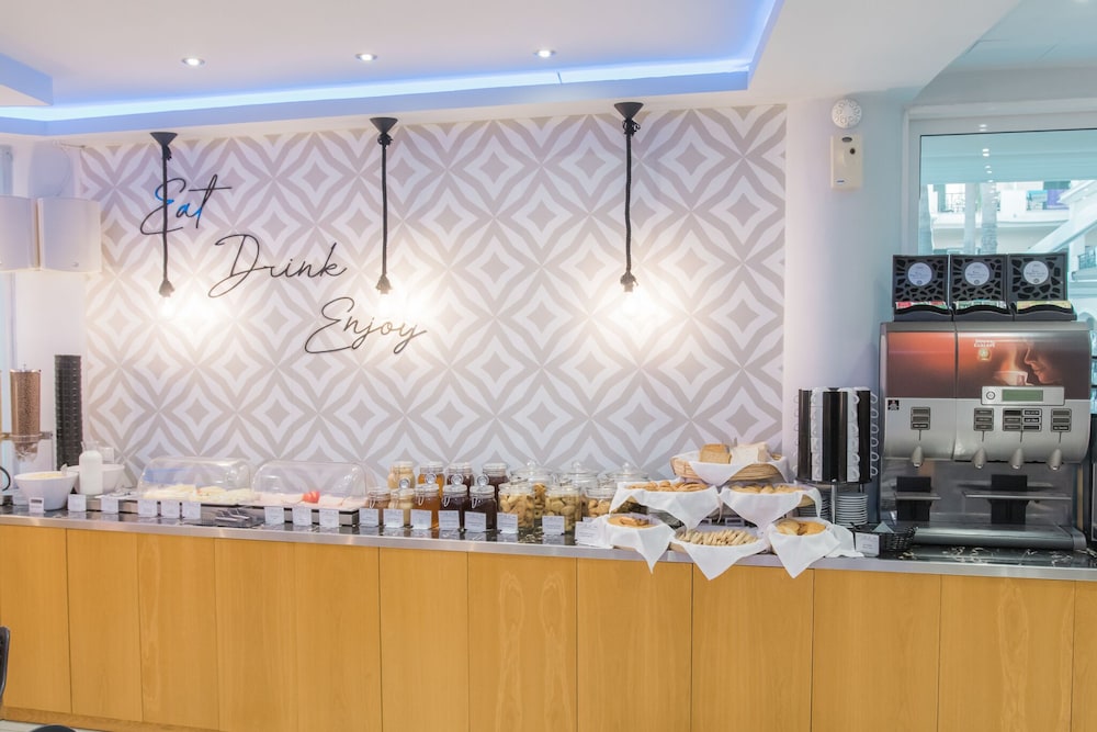Atlantis Hotel — Restaurant & bars in Laganas, Ionian Islands