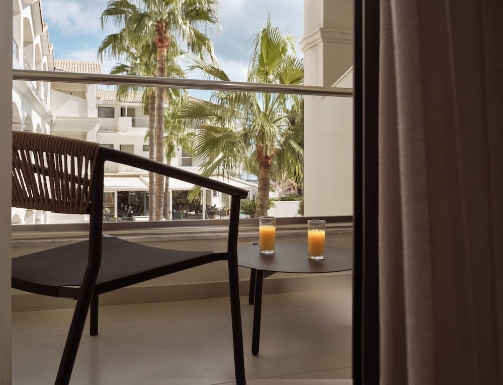 Atlantis Hotel — Hotel rooms in Laganas, Ionian Islands