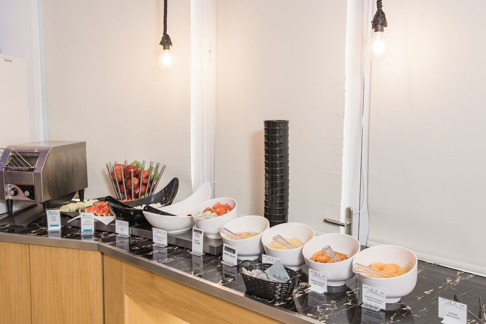 Atlantis Hotel — Restaurant & bars in Laganas, Ionian Islands