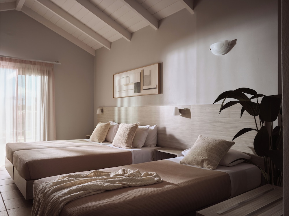 Atlantis Hotel — Hotel rooms in Laganas, Ionian Islands