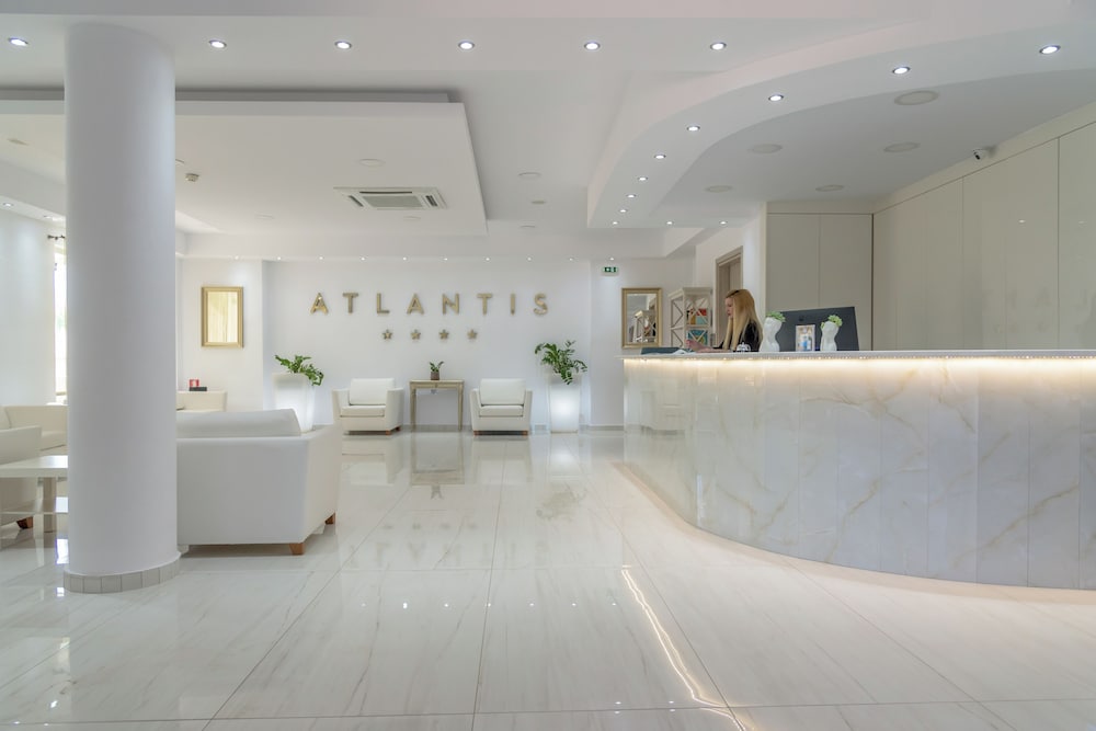 Atlantis Hotel — Hotel building in Laganas, Ionian Islands