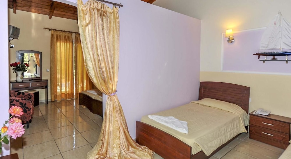 Blue Princess Beach Hotel & Suites — Hotel rooms in Liapades, Ionian Islands