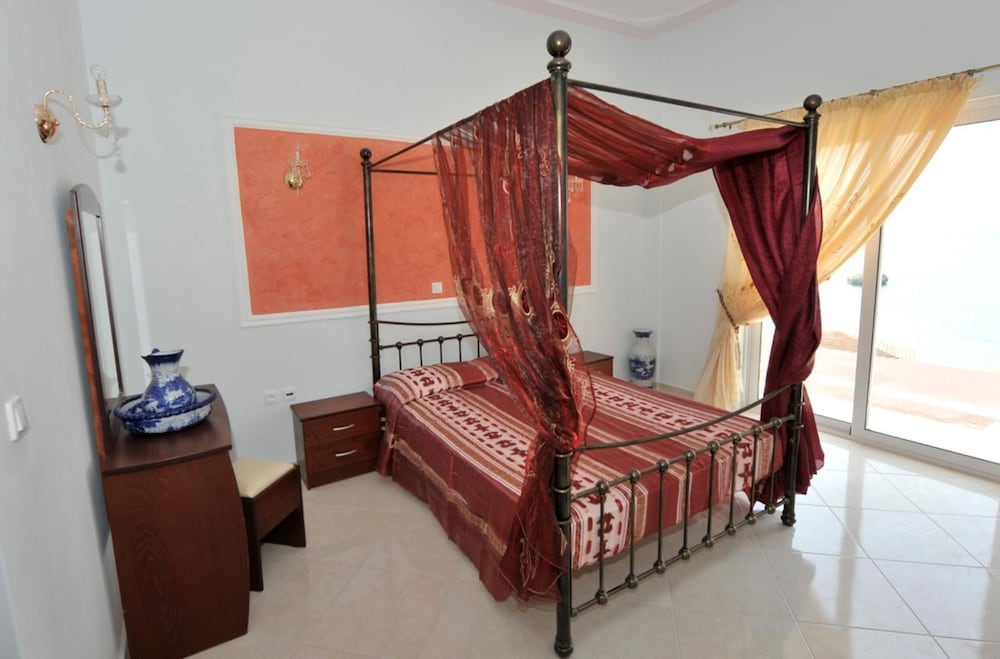 Blue Princess Beach Hotel & Suites — Hotel rooms in Liapades, Ionian Islands