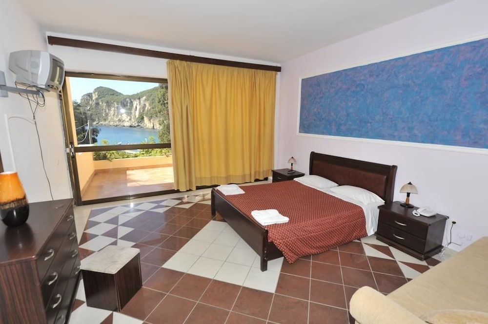 Blue Princess Beach Hotel & Suites — Hotel rooms in Liapades, Ionian Islands