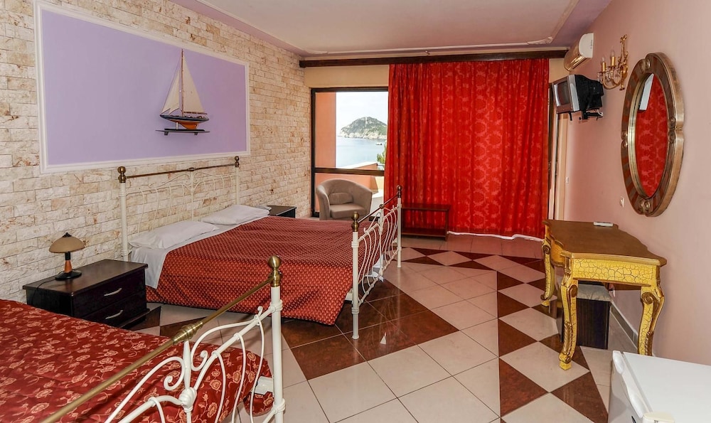Blue Princess Beach Hotel & Suites — Hotel rooms in Liapades, Ionian Islands