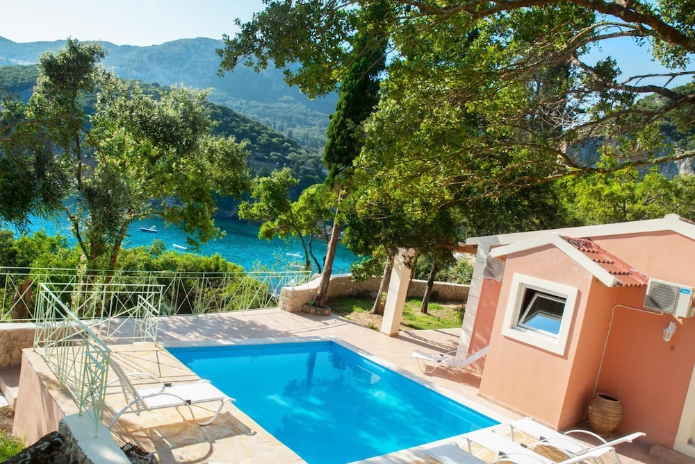 Blue Princess Beach Hotel & Suites — Swimming pool in Liapades, Ionian Islands