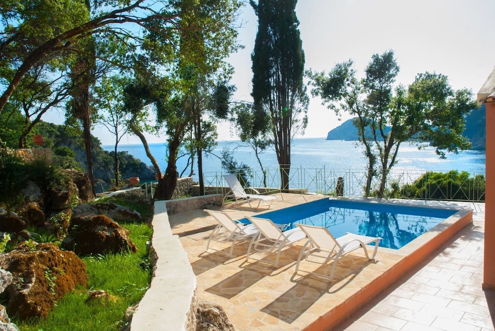 Blue Princess Beach Hotel & Suites — Main photo in Liapades, Ionian Islands