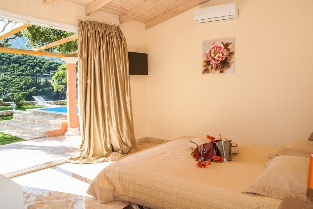 Blue Princess Beach Hotel & Suites — Hotel rooms in Liapades, Ionian Islands