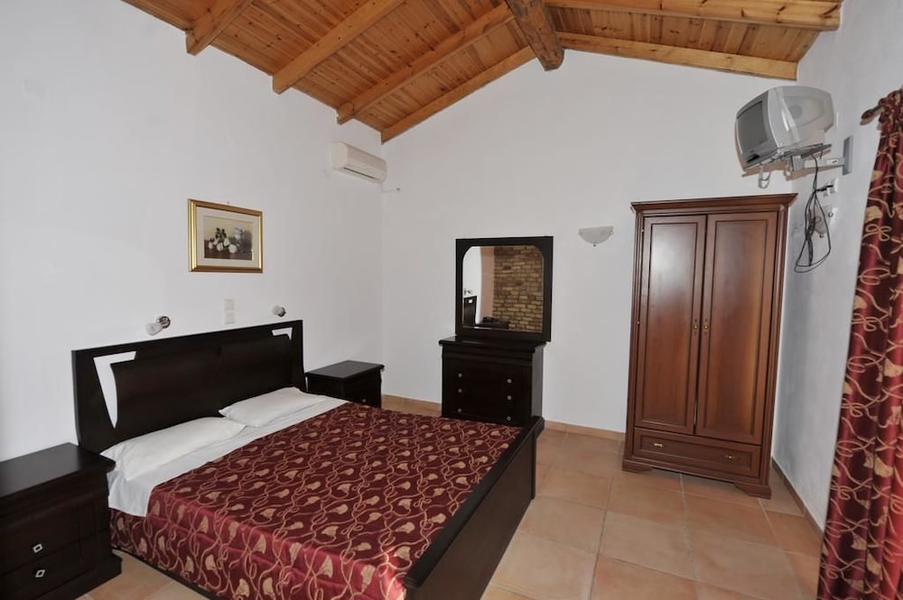 Blue Princess Beach Hotel & Suites — Hotel rooms in Liapades, Ionian Islands