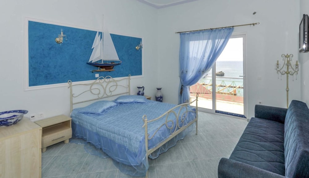 Blue Princess Beach Hotel & Suites — Hotel rooms in Liapades, Ionian Islands