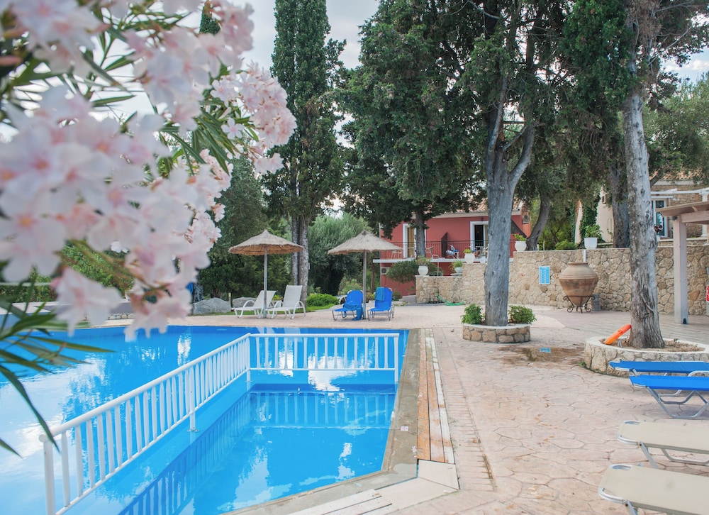 Blue Princess Beach Hotel & Suites — Swimming pool in Liapades, Ionian Islands