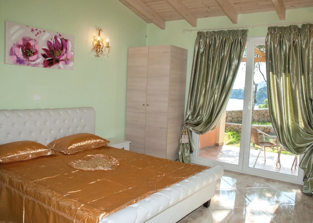 Blue Princess Beach Hotel & Suites — Hotel rooms in Liapades, Ionian Islands