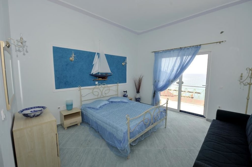 Blue Princess Beach Hotel & Suites — Hotel rooms in Liapades, Ionian Islands