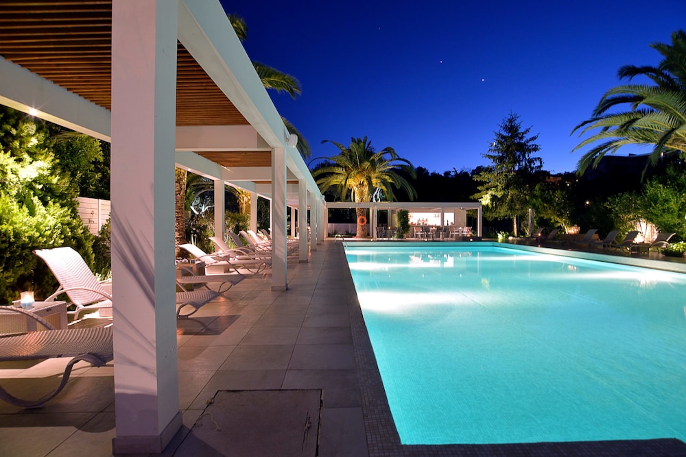 TRYP by Wyndham Corfu Dassia — Swimming pool in Dassia, Ionian Islands
