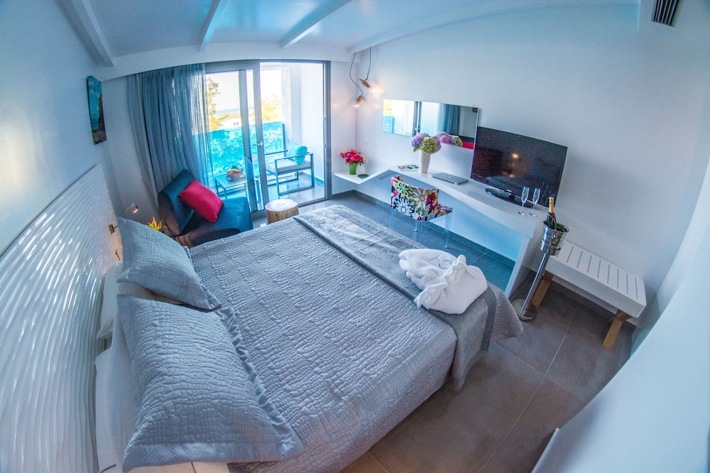 TRYP by Wyndham Corfu Dassia — Hotel rooms in Dassia, Ionian Islands