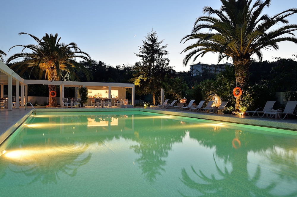 TRYP by Wyndham Corfu Dassia — Swimming pool in Dassia, Ionian Islands