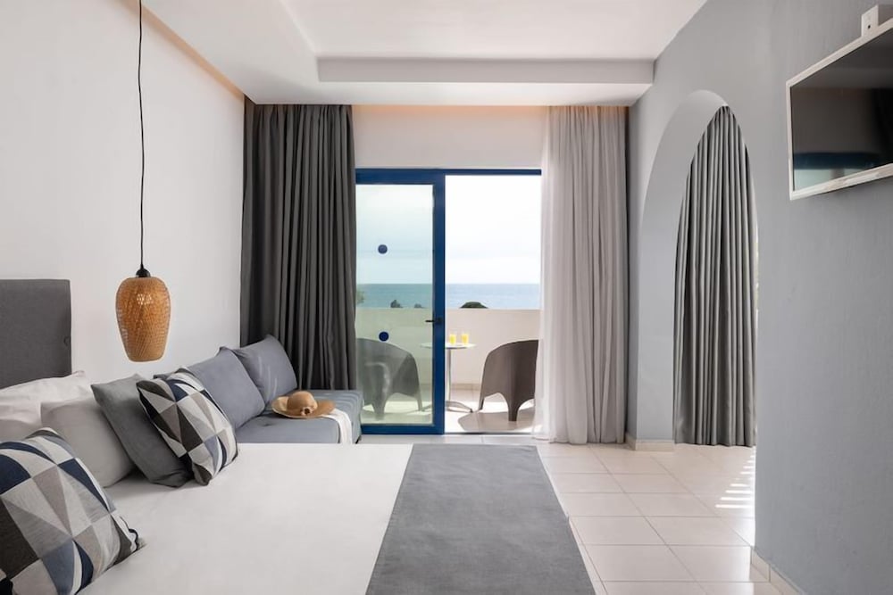 Eagles Nest Hotel — Hotel rooms in Pefkos, South Aegean