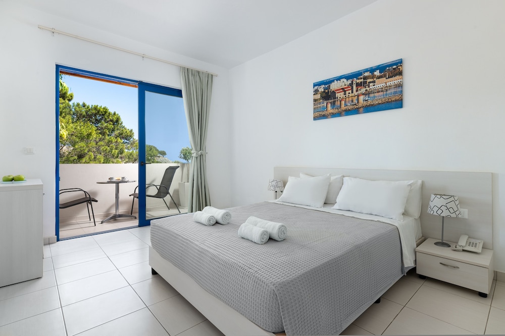 Eagles Nest Hotel — Hotel rooms in Pefkos, South Aegean