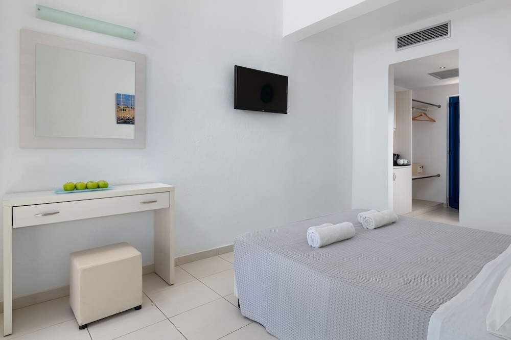 Eagles Nest Hotel — Hotel rooms in Pefkos, South Aegean