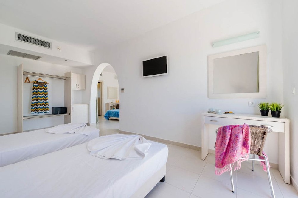 Eagles Nest Hotel — Hotel rooms in Pefkos, South Aegean