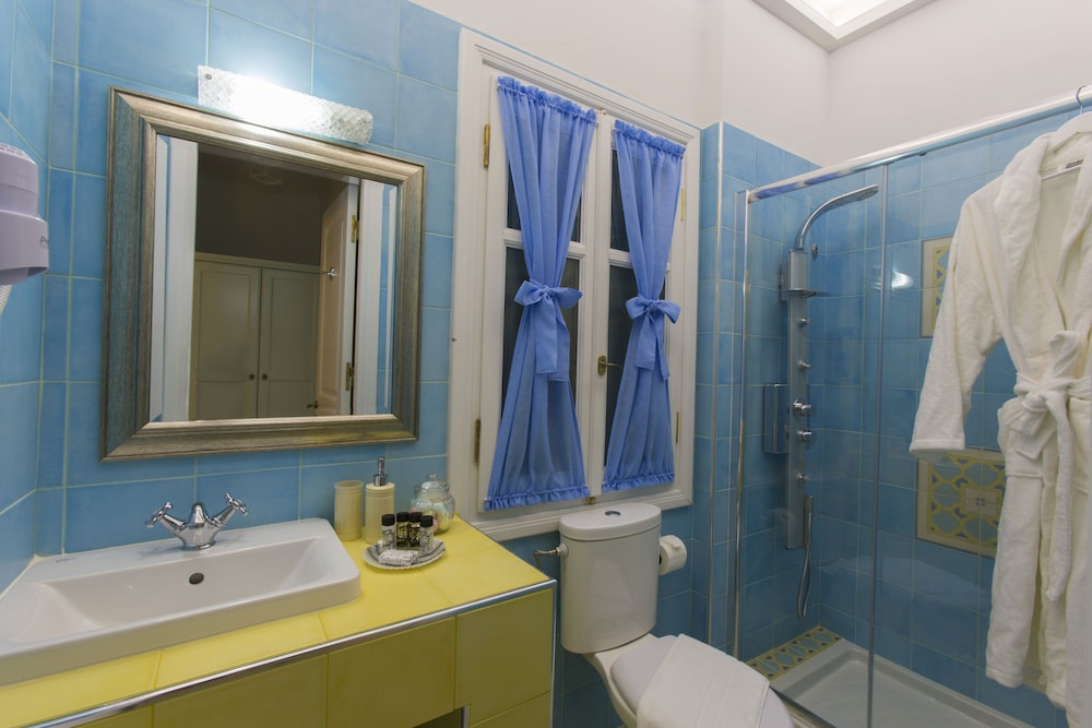 Efchi Suites 1904 — Hotel rooms in Rhodes Town, South Aegean