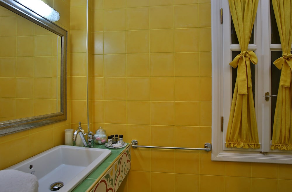 Efchi Suites 1904 — Hotel rooms in Rhodes Town, South Aegean