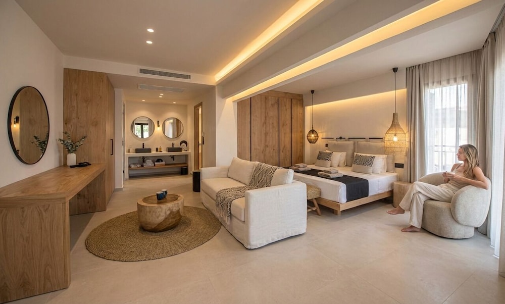 Indigo Suites Collection Adults Only. — Hotel rooms in Hersonissos