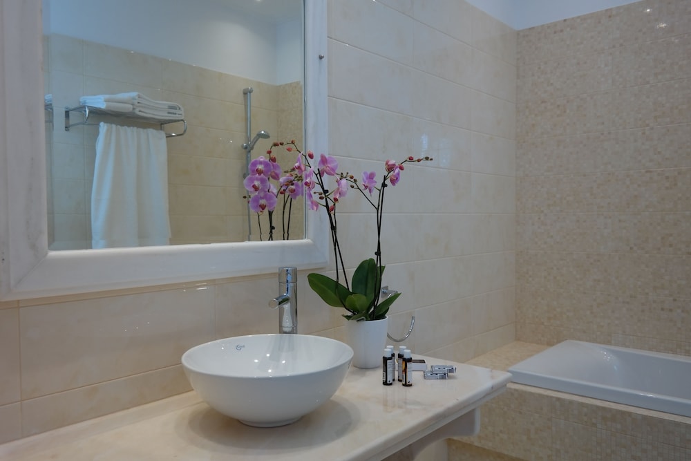 Margie Mykonos Hotel — Hotel rooms in Mykonos Town, South Aegean
