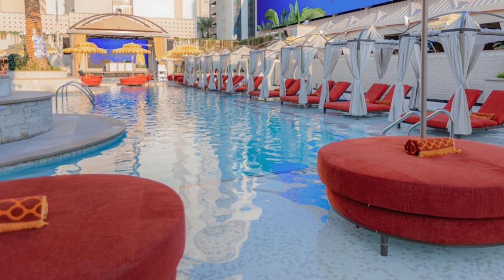 SAHARA Las Vegas — Swimming pool in Las Vegas, Nevada