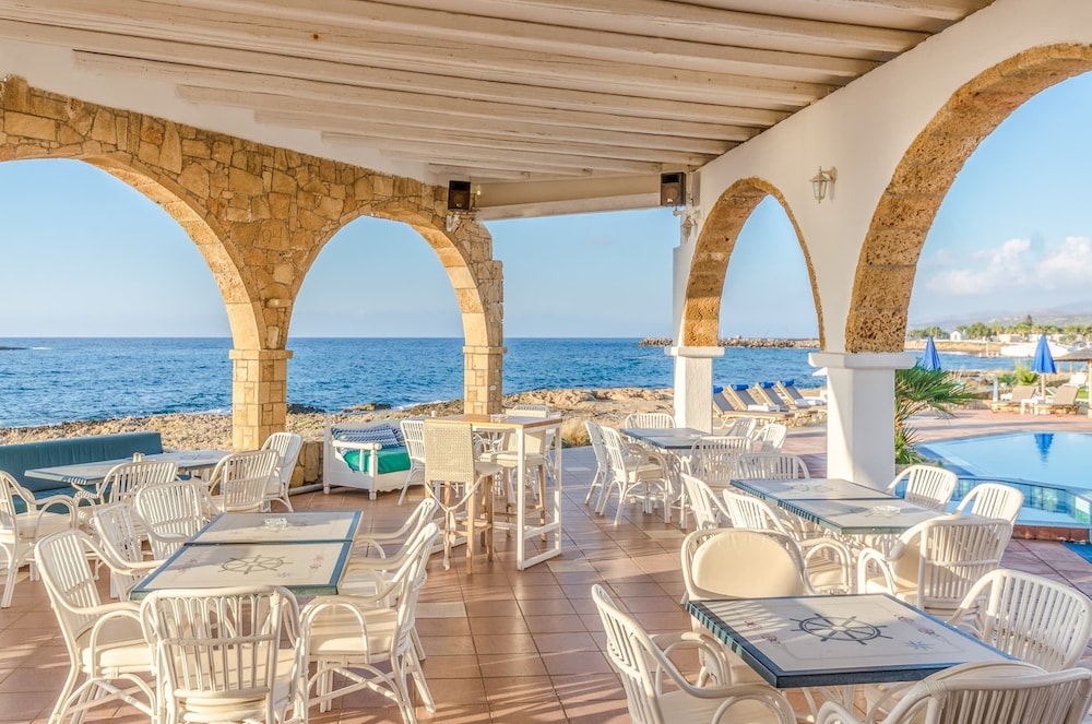 Pyrgos Blue — Restaurant & bars in Malia