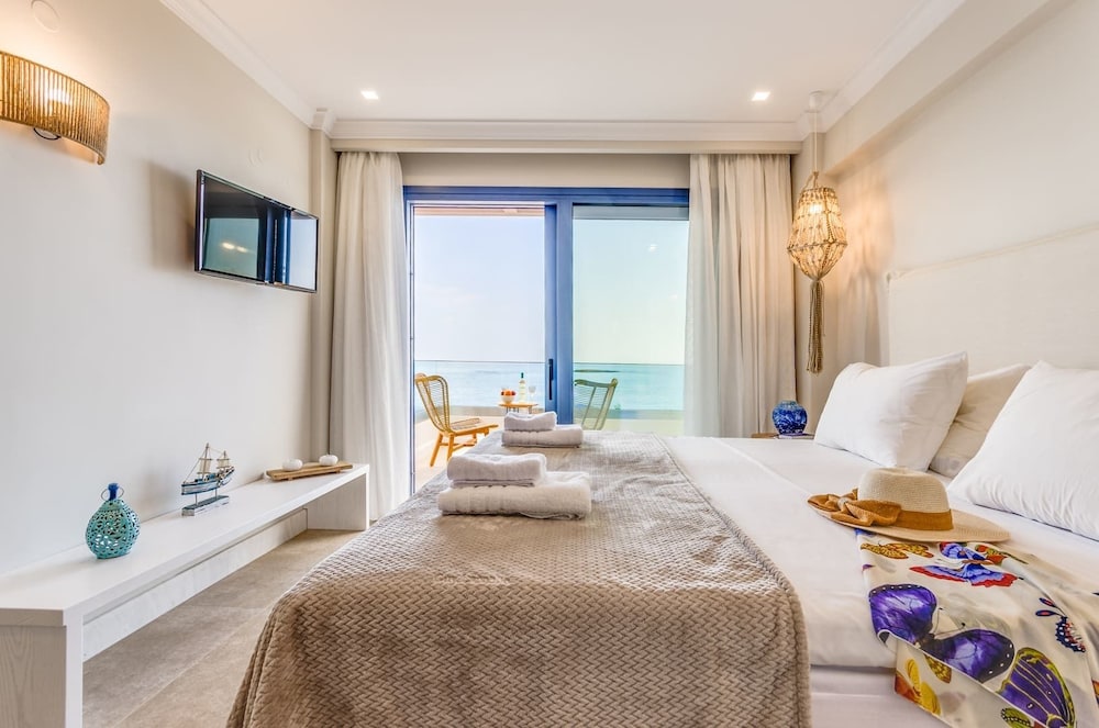 Pyrgos Blue — Hotel rooms in Malia