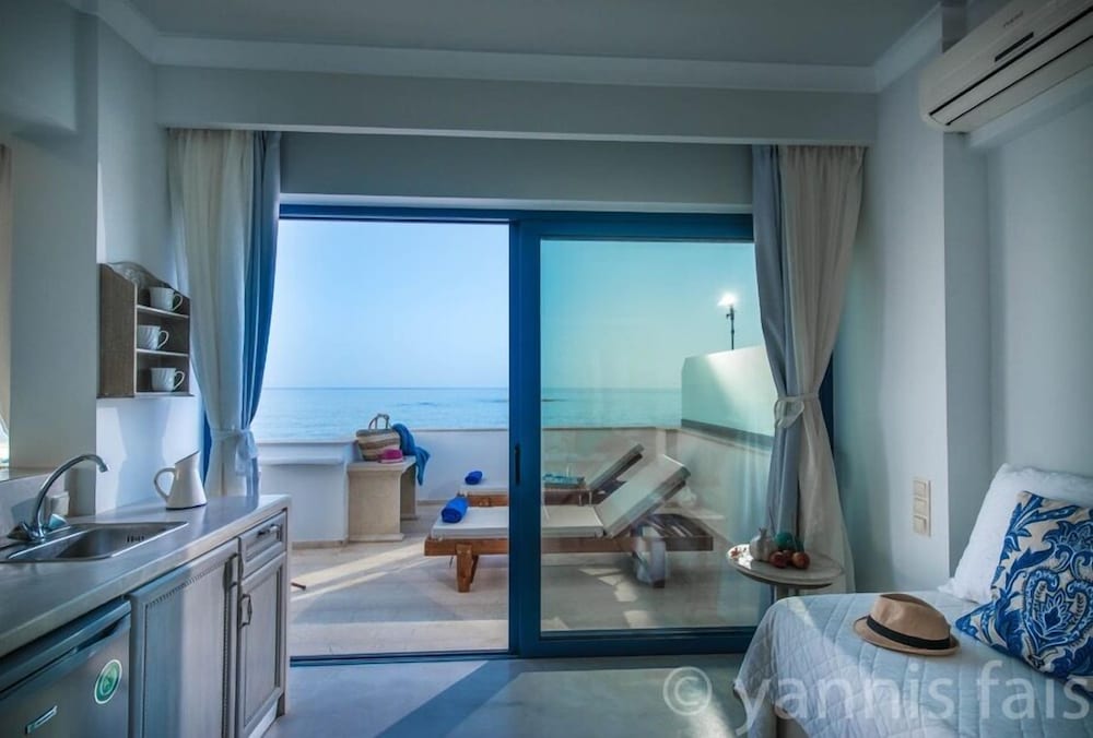 Pyrgos Blue — Hotel rooms in Malia