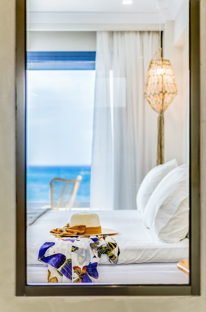 Pyrgos Blue — Hotel rooms in Malia