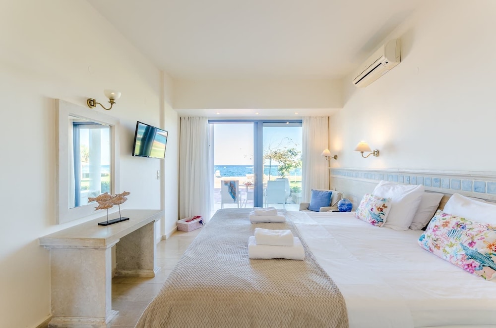 Pyrgos Blue — Hotel rooms in Malia