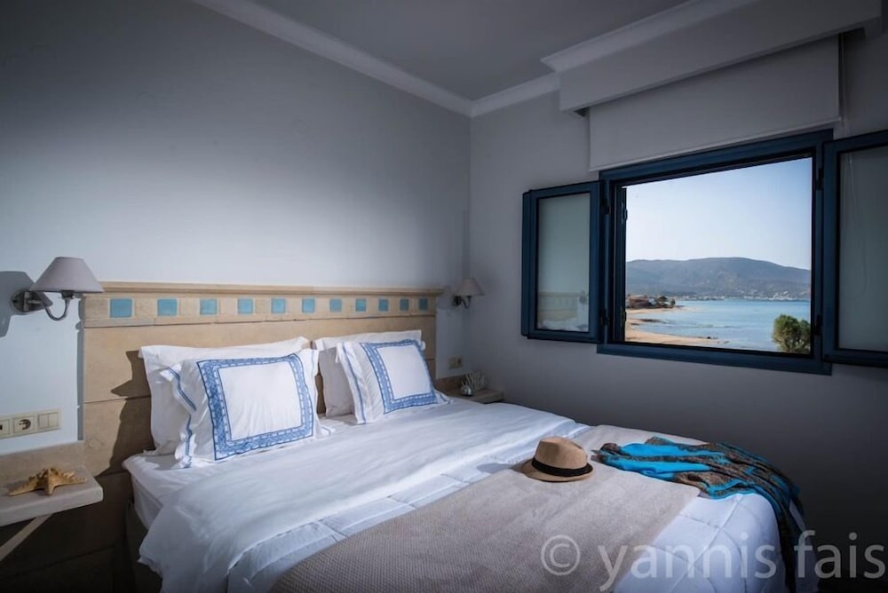 Pyrgos Blue — Hotel rooms in Malia