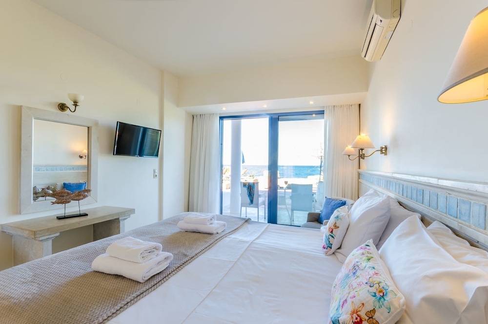 Pyrgos Blue — Hotel rooms in Malia